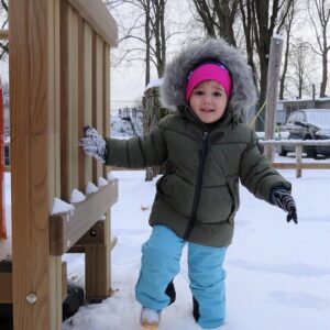 Aktuelles "Wintereinbruch" - Kind im Schnee