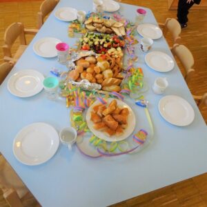 Aktuelles "Fasching" - Faschingsbuffet mit frischen Obst und Teigwaren