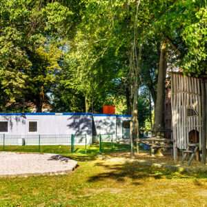 Außenansicht mit Außenspielfläche | Foto: Studio Thomas Köhler im Auftrag der Container Rent Petri GmbH