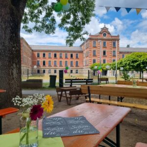 Geschmückter Garten beim Sommerfest des BRK-Kinderhauses in Bayreuth