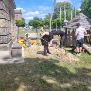 Im Krippengarten wurde der Sandkasten vergrößert.