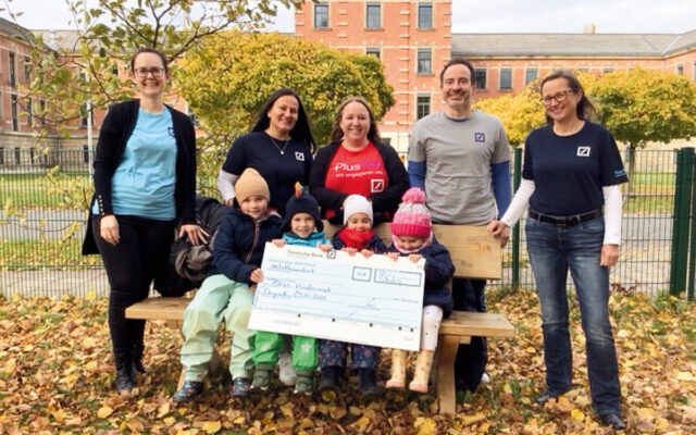 Mitarbeitende der Deutschen Bank verbrachten ihren „Social Day“ im BRK-Kindernest in Bayreuth.